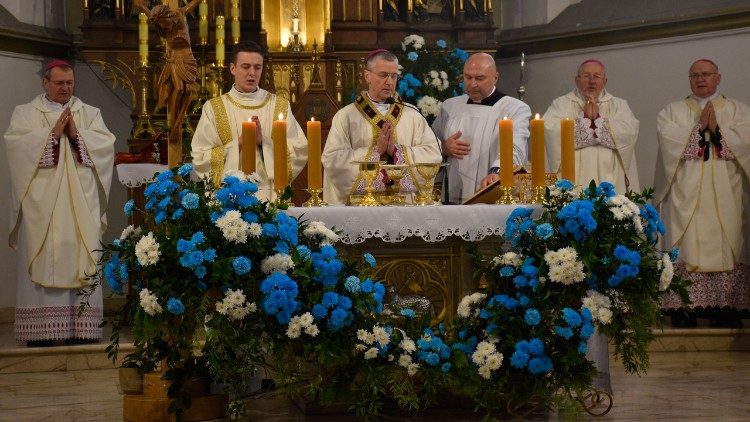 Podczas Mszy św. prymicyjnej w katedrze ełckiej