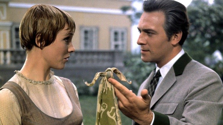 „Dźwięki muzyki” - film o harmonii prowadzącej do ocalenia