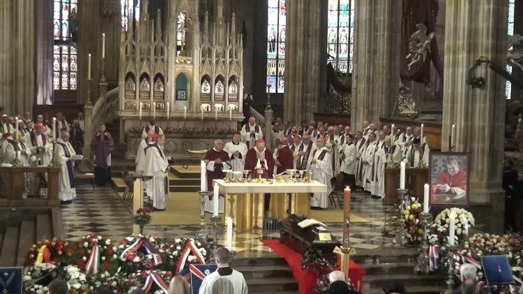 Z pohrebu kardinála Dominika Duku