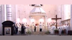 Santa misa presidida por el Cardenal Marcello Semeraro, Prefecto del Dicasterio para las Causas de los Santos, en la Catedral de Bari, en Italia.