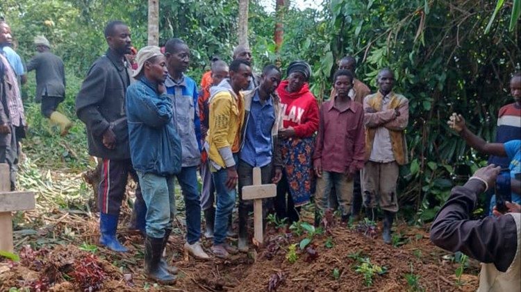 Funeral das vítimas do massacre de Byambwe, RDC