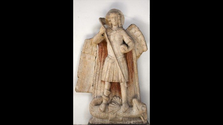 Roma, Azienda Ospedaliera San Giovanni Addolorata, Statua di San Michele Arcangelo, inv. 1123/729 bis 1348, marmo bianco (© Azienda Ospedaliera San Giovanni Addolorata)