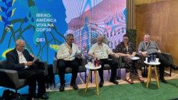 Debate sobre o tema “A vida por um fio: adaptação, mitigação e transição energética justa, transparência e responsabilidade no Sul Global”.