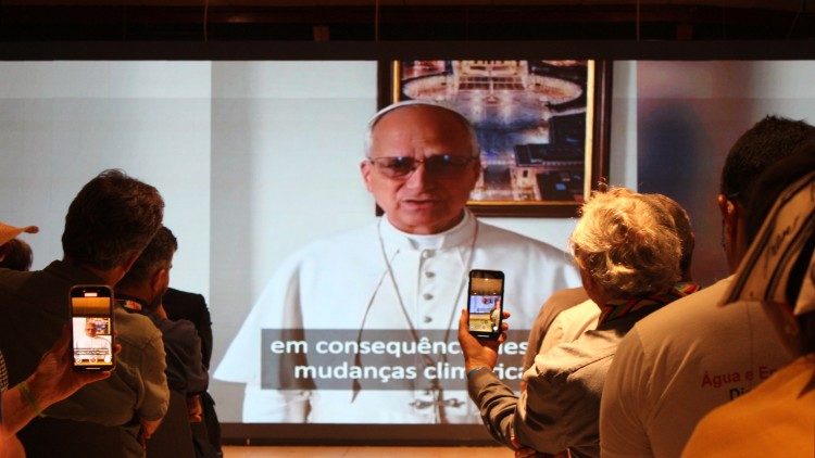 Momento da mensagem em vídeo do Papa