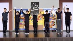 மாணவர்கள்