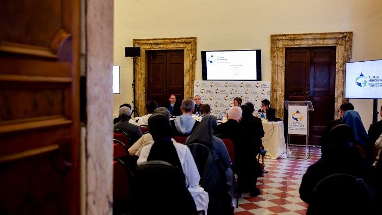 Workshop en Roma promovido por la Pontificia Comisión para la Protección de Menores sobre el tema "Construir comunidades que tutelan la dignidad". 