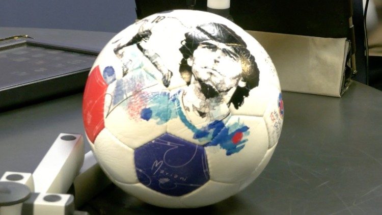 Il pallone utilizzato nell'ultima edizione della Partita per la Pace nel 2022