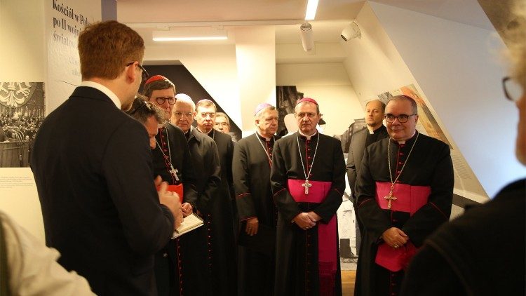 Visita alla mostra dedicata allo storico scambio di lettere tra i vescovi polacchi e quelli tedeschi.