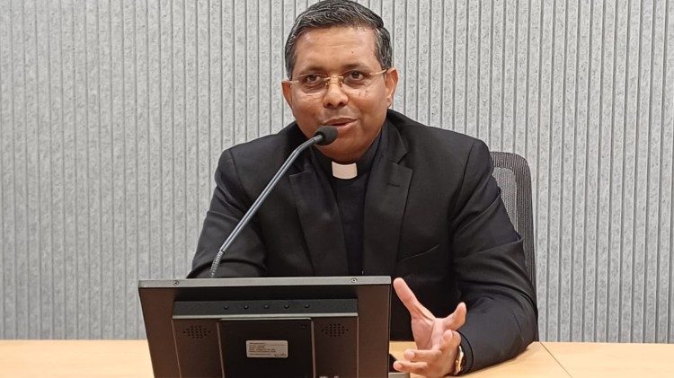 Cardenal George Jacob Koovakad, prefecto del mismo Dicasterio para el Di&aacute;logo Interreligioso.