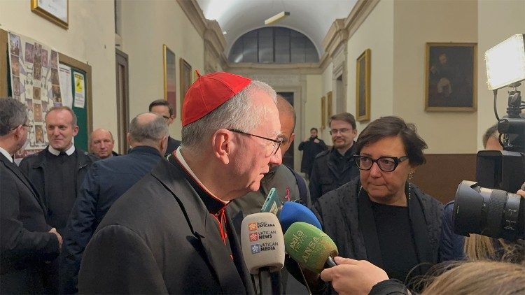 Кардинал Пьетро Паролин отвечает на вопросы журналистов (Рим, 20 ноября 2025 г.)