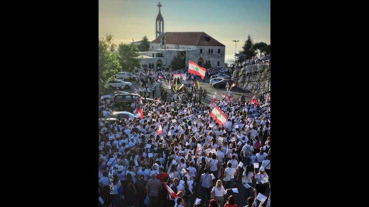 Pilgrims visit the monastery and tomb in Annaya 