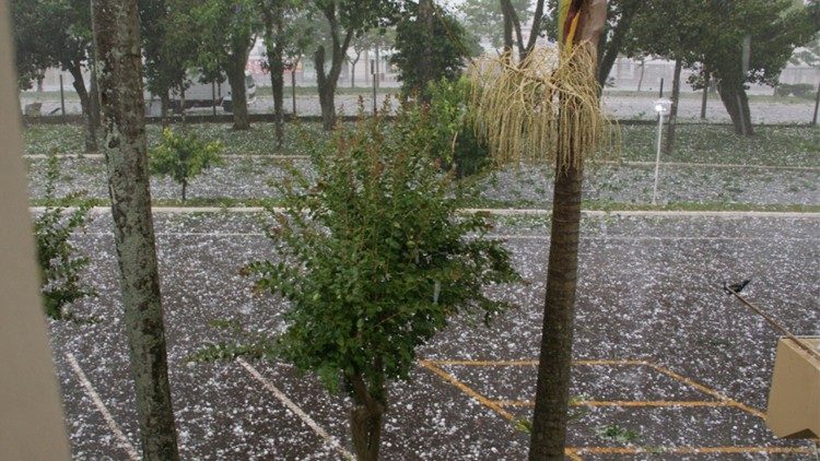 O registro do granizo feito no Seminário de Fátima