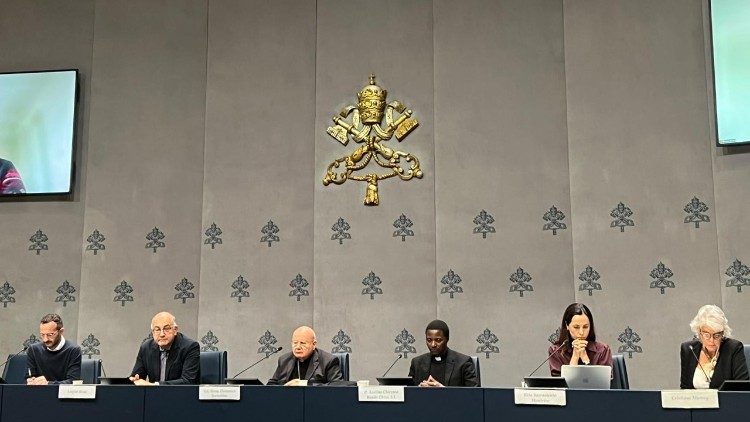 Conferencia de prensa para presentar "Restarting the Economy",  que tendrá lugar en Castel Gandolfo del 28 al 30 de noviembre.