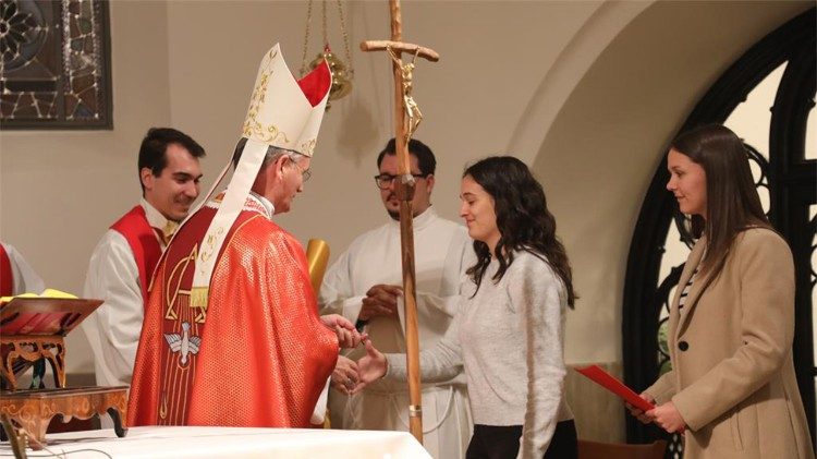 Nadbiskup Dražen Kutleša na misi nakon smotre zborova katoličkih srednjih škola