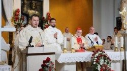 Kardinal Bozanić predvodi misu u crkvi Krista Kralja u zagrebačkom Trnju