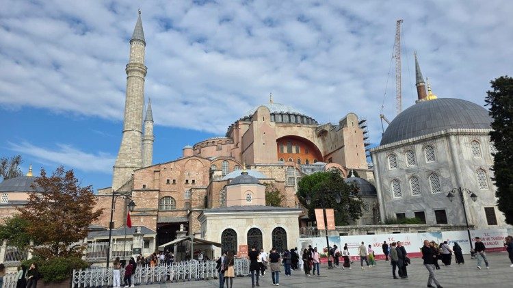 Papież rozpoczyna dzień od wizyty w meczecie