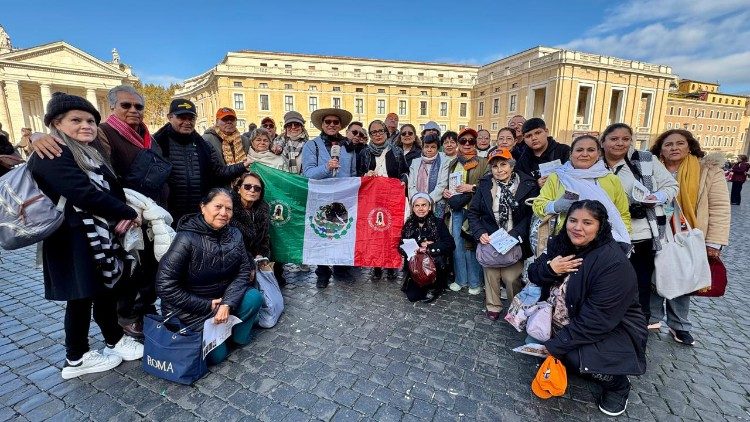 Delegación del Ministerio Internacional de Sanación de Familias de Estados Unidos y con un grupo de fieles de las parroquias del Estado de Michoacán en México