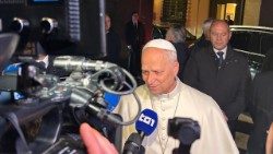 Papež odpovídá na dotazy novinářů v Castel Gandolfu, 25. listopadu 2025
