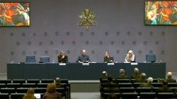 La conferenza stampa di presentazione della Nota dottrinale “Una caro. Elogio della monogamia"