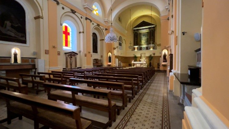 La navata centrale della chiesa di Santo Stefano