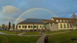 Jakab Antal Ház fölött kettős szivárvány - Csíksomlyó (Fotó: Péter Csaba) 