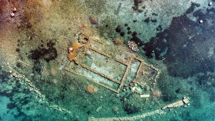 Vue aérienne de la basilique immergée de Saint-Néophypte, dans le lac d'Iznik. Photo de Mustafa Şahin.