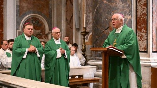 Polacy przy grobie św. Jana Pawła II modlili się za podróż apostolską Leona XIV