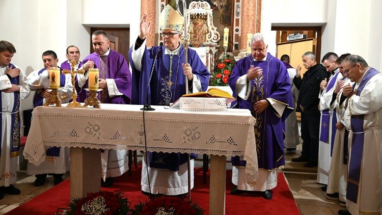 Misno slavlje u Privlaci na godišnjicu mučeničke smrti don Eugena Šutrina