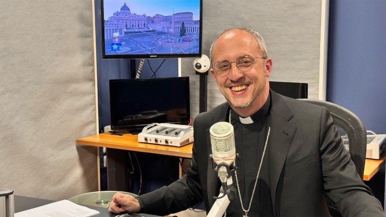 Msgr. Flavio Pace, tajnik Dikasterija za pospeševanje edinosti kristjanov, v studiu Radia Vatikan