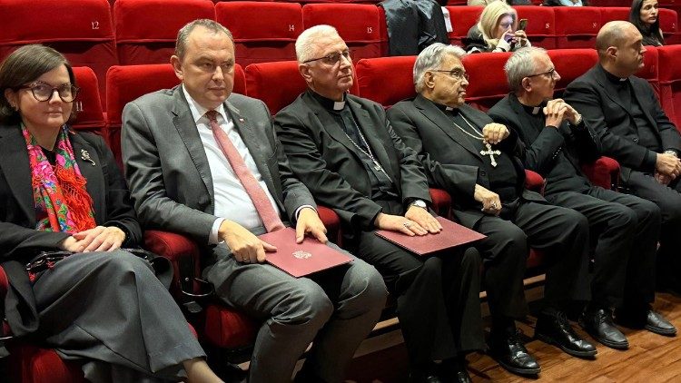 Pokaz filmu został zorganizowany z inicjatywy Adama Kwiatkowskiego, ambasadora RP przy Stolicy Apostolskiej 