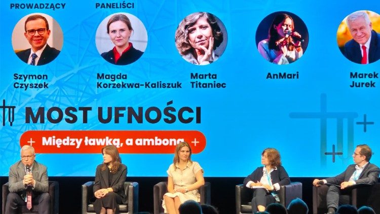 Prelegenci podczas Forum MOSTY (Tomasz Zielenkiewicz)