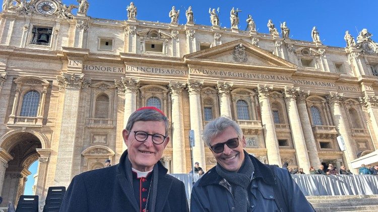 Kardinal Woelki mit Dietrich Bäumer, Leiter der Schmidtschule