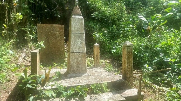 Monument at the front of the tunnel at Vunaiara, marking the entrance of the tunnel that was the Japanese Police Concentration Camp, where Peter To Rot was imprisoned