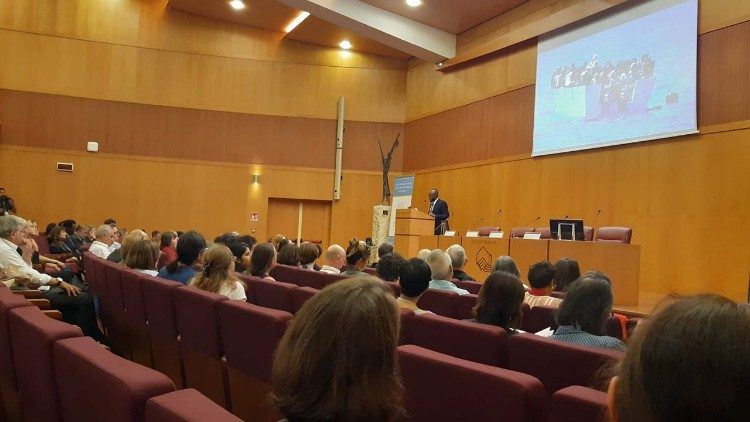 Un momento della conferenza "Rifugiati e migranti nella nostra casa comune" al Pontificio Istituto Patristico Augustinianum