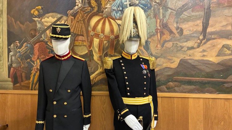 Comparativo dos modelos de uniforme 