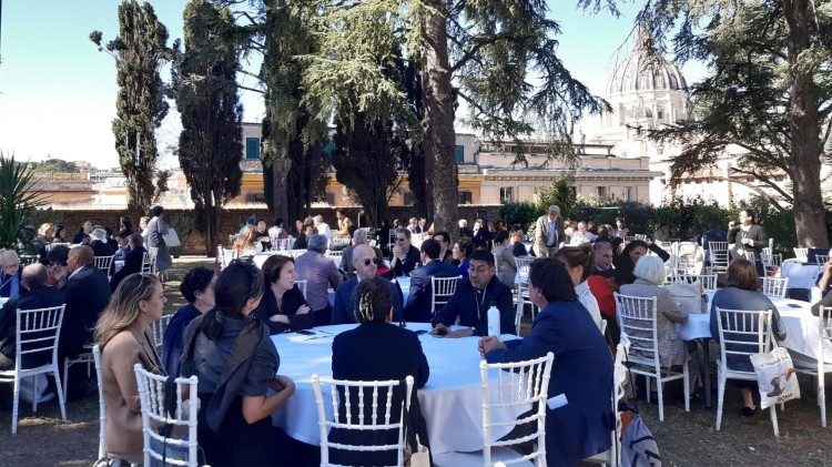 L'incontro dei partecipanti alla conferenza con i giornalisti