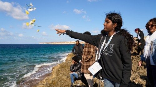 Lampedusa, l'uomo che salv&ograve; i migranti dal naufragio del 2013: "Mai dimenticare"