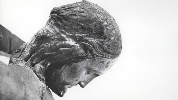 Particolare del volto di Cristo del Crocifisso di Michelangelo (Foto archivio Fondazione Zeri)