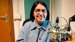 A presidente da CRB, Irmã Maria do Disterro, visita a Rádio Vaticano.