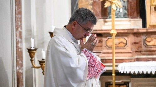 Bp Osial pozdrowił Papieża i zaprosił do Łowicza