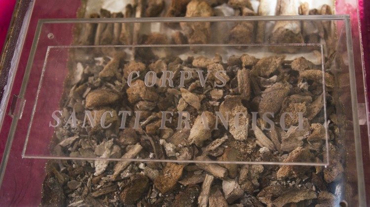 Local onde ficam conservadas as relíquias 