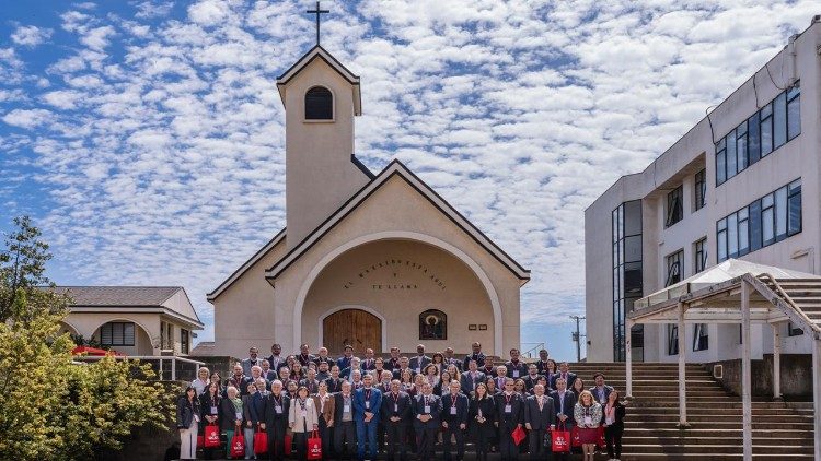 Encontro na Universidade Católica da Santíssima Conceição, Chile, de 1 a 3 de outubro. 