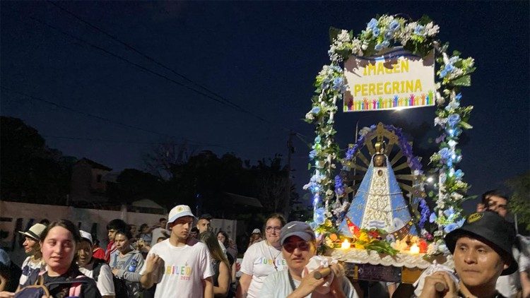 Bajo el lema: “Madre danos amor para caminar con esperanza”, muchos argentinos peregrinaron hasta Luján