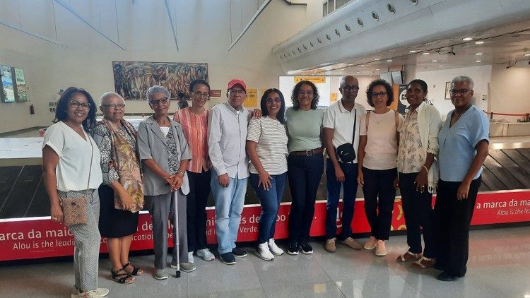 Peregrinos da Diocese de Mindelo - No momento de partida do Aeroporto Cesária Évora para Roma