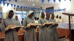 在坦桑尼亚传教的修女们