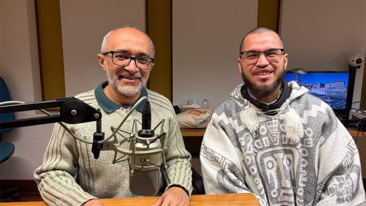 Clemir Fernandes e Paulo Sampaio nos estúdios da Rádio Vaticano.