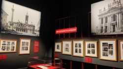 На выставе “Сем касцёлаў Рыма. Юбілейны шлях на фотаздымках Рамуальда Машоні (1849-1925)”