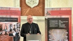 W otwarciu wystawy przy polskim kościele św. Stanisława w Rzymie uczestniczył metropolita warmiński abp Józef Górzyński