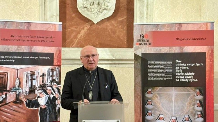 W otwarciu wystawy przy polskim kościele św. Stanisława w Rzymie uczestniczył metropolita warmiński abp Józef Górzyński