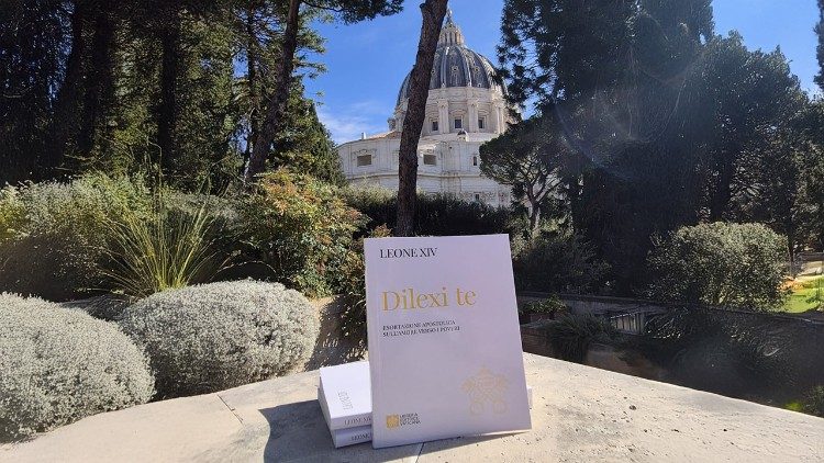 La copertina della "Dilexi te", la prima esortazione apostolica di Papa Leone XIV